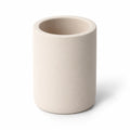 Gobelet porte-brosses à dents cylindrique en diatomite beige présenté sur fond blanc