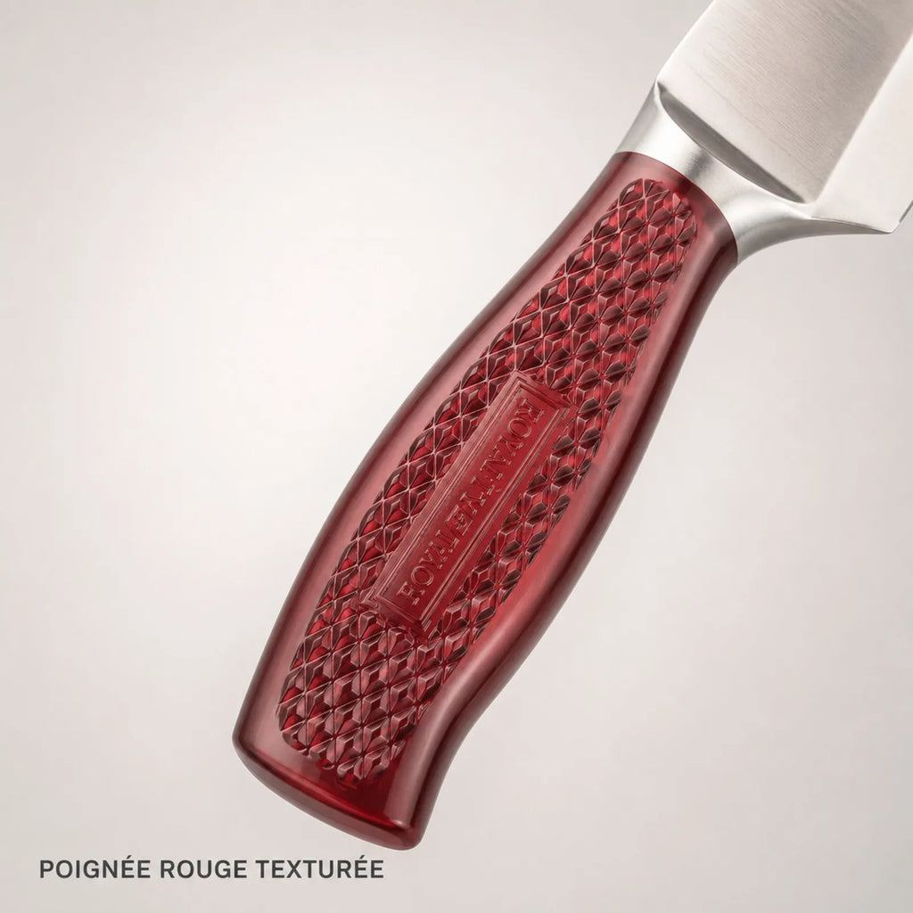 Gros plan sur la poignée rouge texturée d’un couteau Royalty Line RL-KSS530